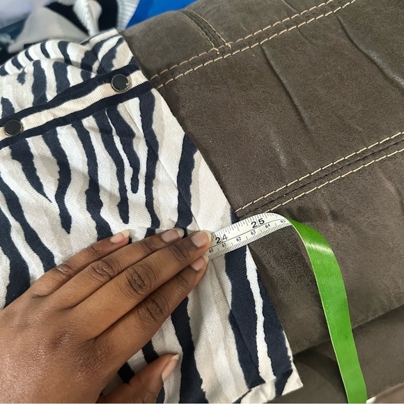 JONES NEW YORK Black White Animal Zebra Print Button Up Cardigan Size Medium - Picture 10 of 10
